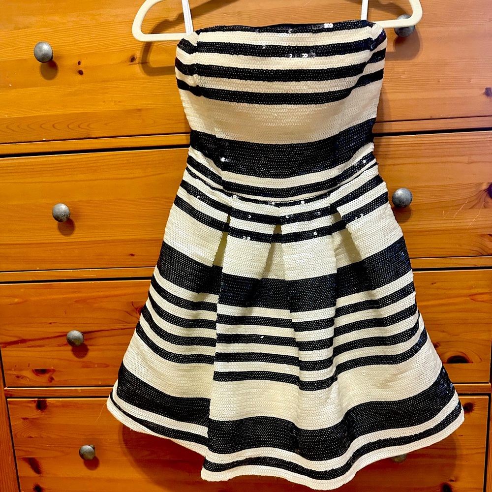 SEQUIN Bebe Dress- Perfect holiday party dress!